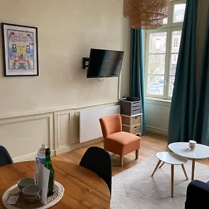 Appartamento L'aparthé - Cosy Avec Vue Sur La Place Du Marché, Dinan